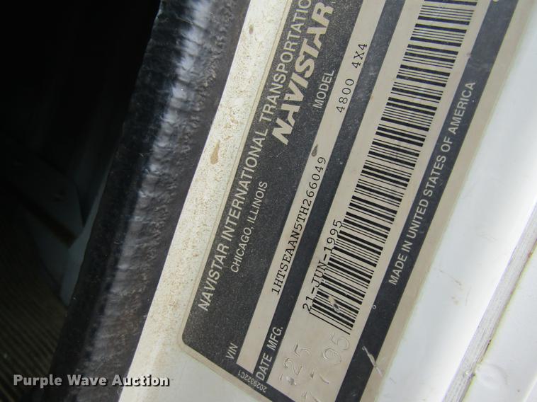 image for item DD8418 1996 International 4800 digger derrick truck