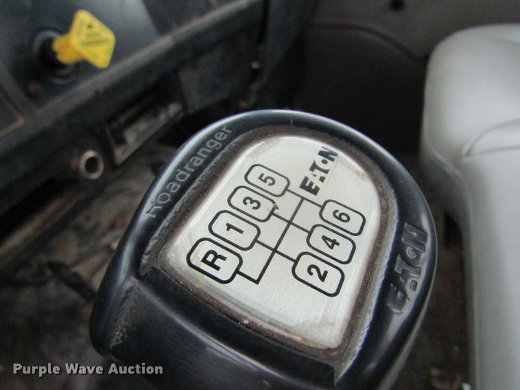 image for item DD8418 1996 International 4800 digger derrick truck