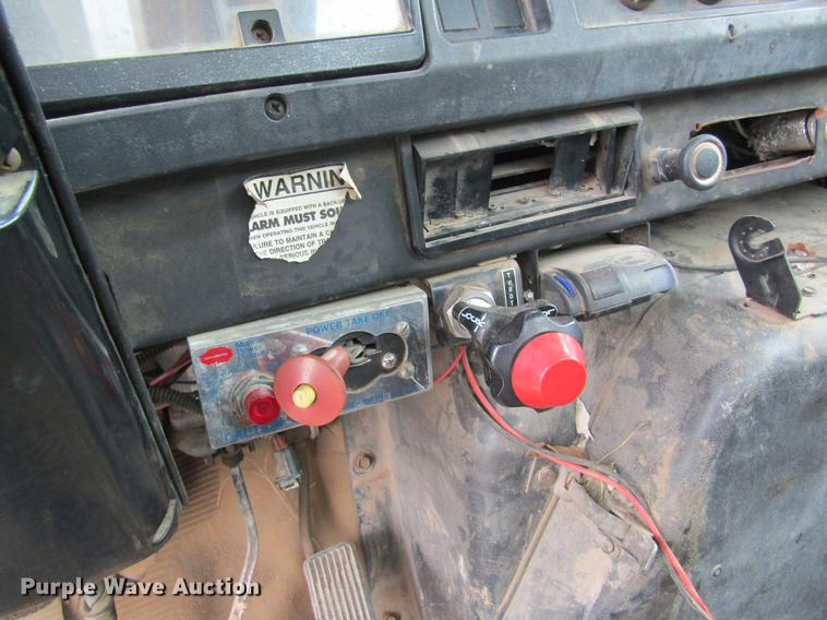 image for item DD8418 1996 International 4800 digger derrick truck