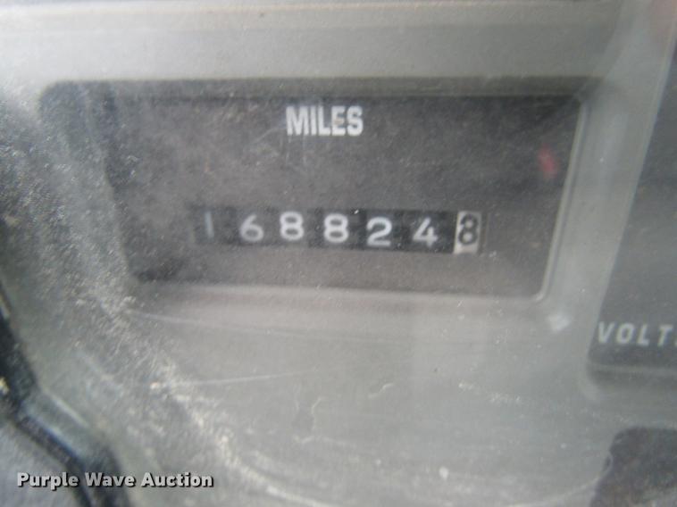 image for item DD8418 1996 International 4800 digger derrick truck