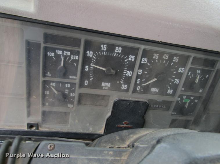 image for item DD8418 1996 International 4800 digger derrick truck