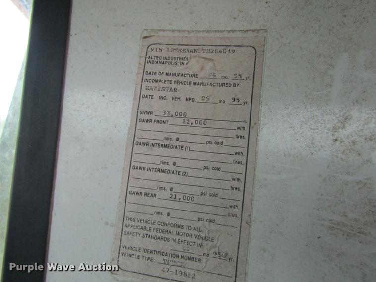 image for item DD8418 1996 International 4800 digger derrick truck