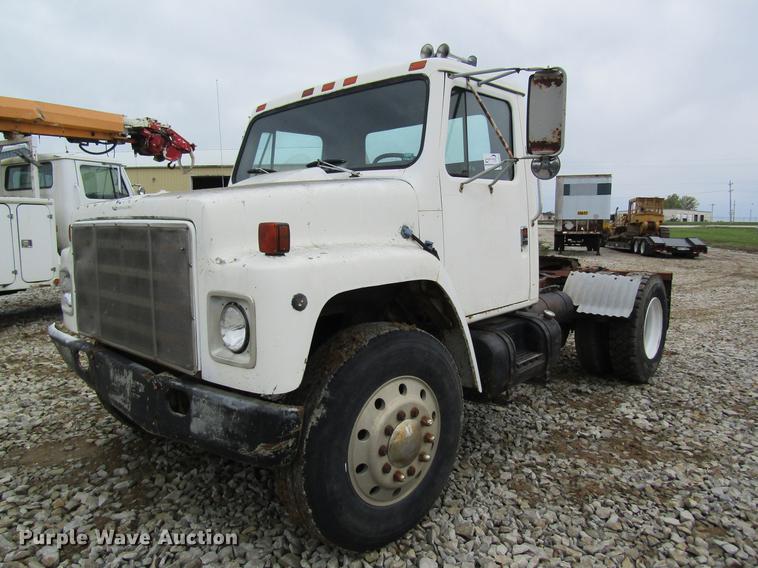 image for item DD8419 1983 International 1955 semi truck