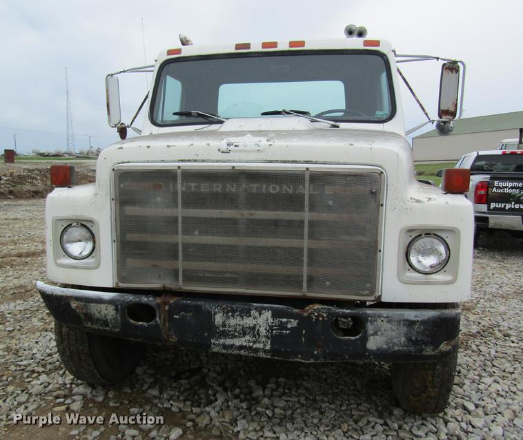 image for item DD8419 1983 International 1955 semi truck