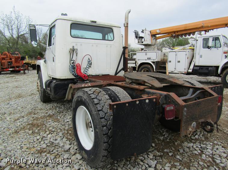 image for item DD8419 1983 International 1955 semi truck
