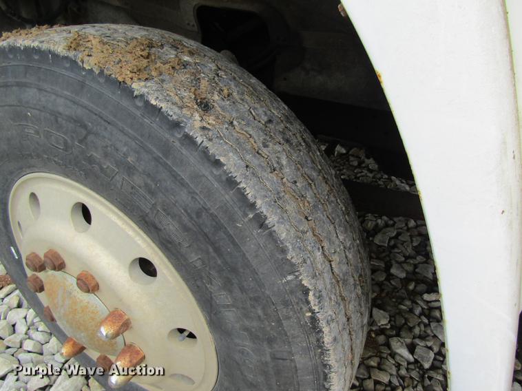 image for item DD8419 1983 International 1955 semi truck