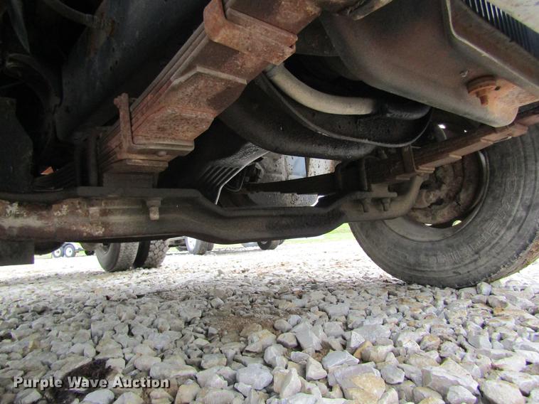 image for item DD8419 1983 International 1955 semi truck