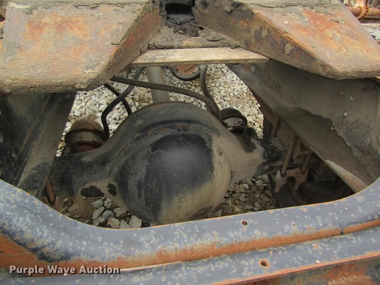 image for item DD8419 1983 International 1955 semi truck