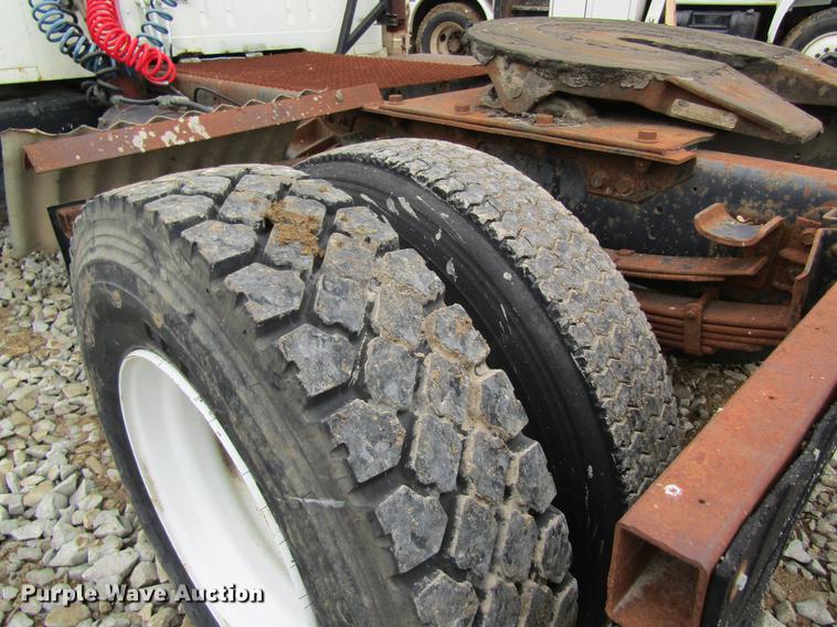 image for item DD8419 1983 International 1955 semi truck