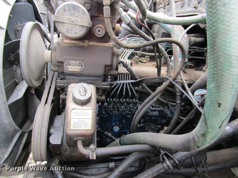 image for item DD8419 1983 International 1955 semi truck