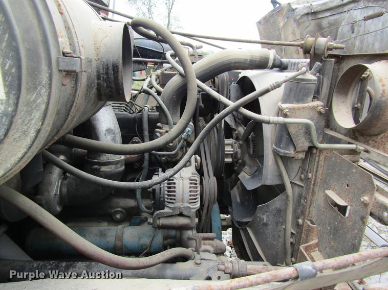 image for item DD8419 1983 International 1955 semi truck