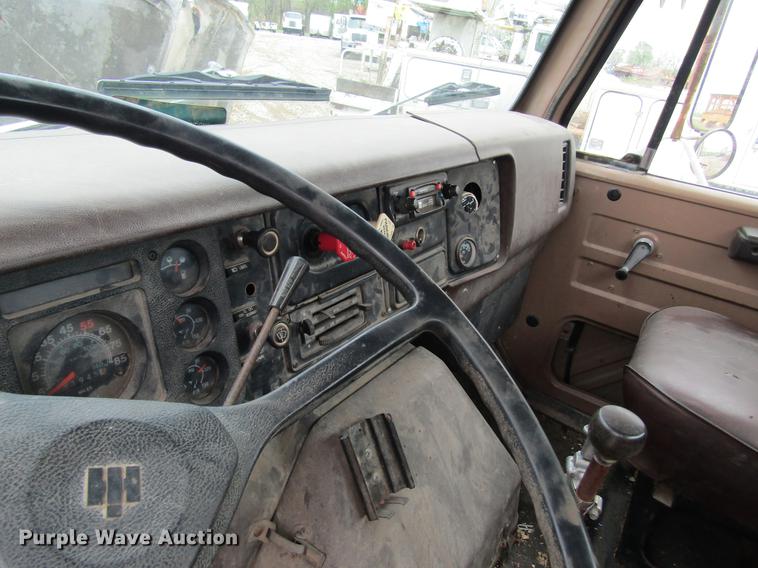 image for item DD8419 1983 International 1955 semi truck