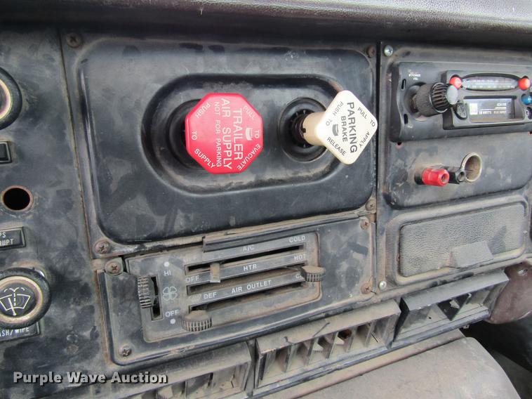 image for item DD8419 1983 International 1955 semi truck