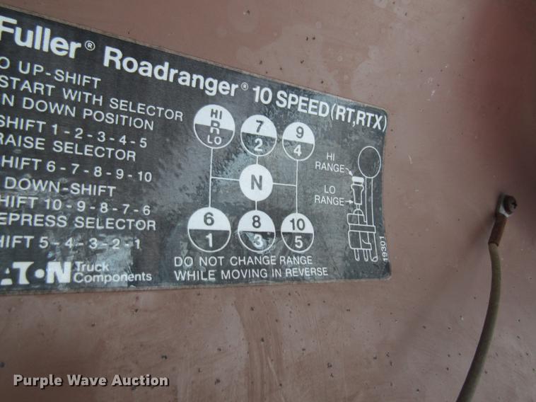 image for item DD8419 1983 International 1955 semi truck