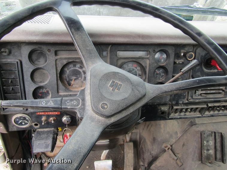 image for item DD8419 1983 International 1955 semi truck