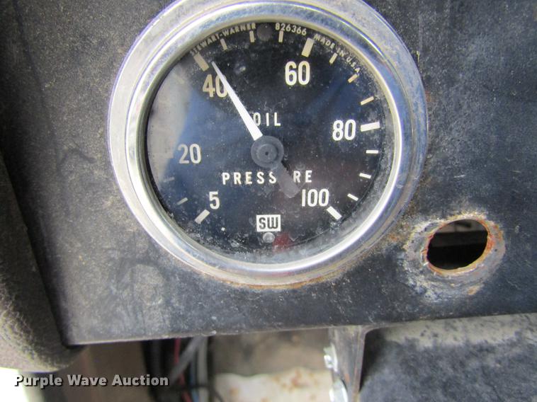 image for item DD8419 1983 International 1955 semi truck