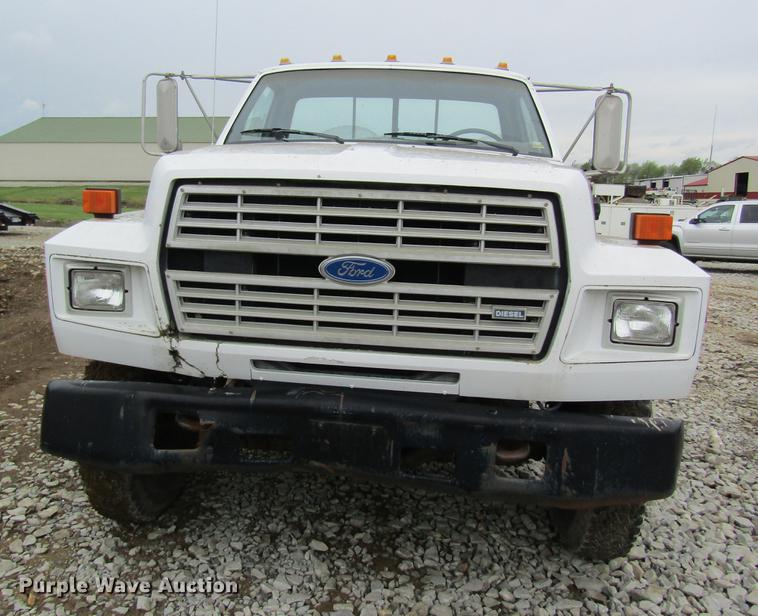 image for item DD8420 1987 Ford F700 flatbed truck
