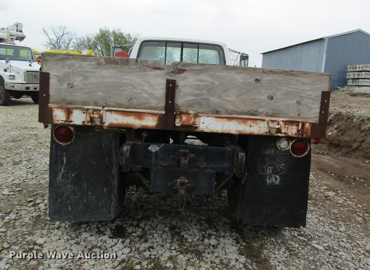 image for item DD8420 1987 Ford F700 flatbed truck