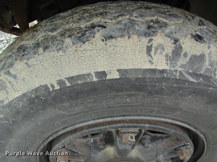 image for item DD8420 1987 Ford F700 flatbed truck