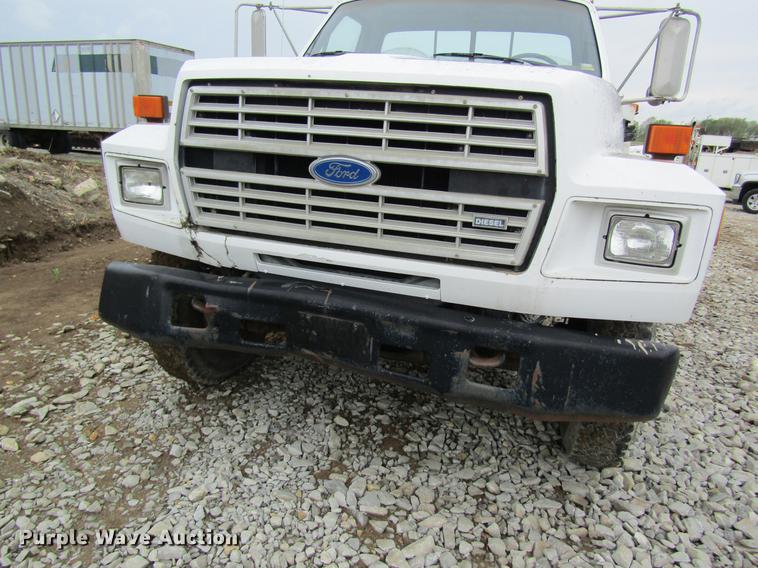 image for item DD8420 1987 Ford F700 flatbed truck