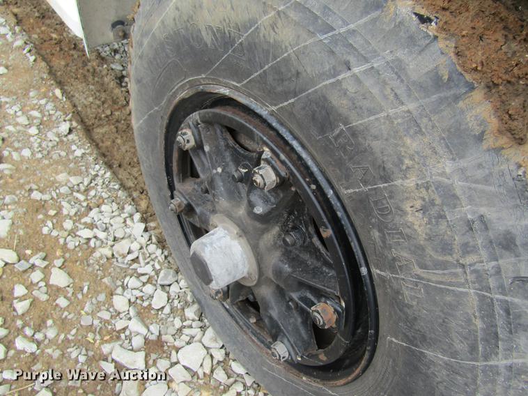 image for item DD8420 1987 Ford F700 flatbed truck