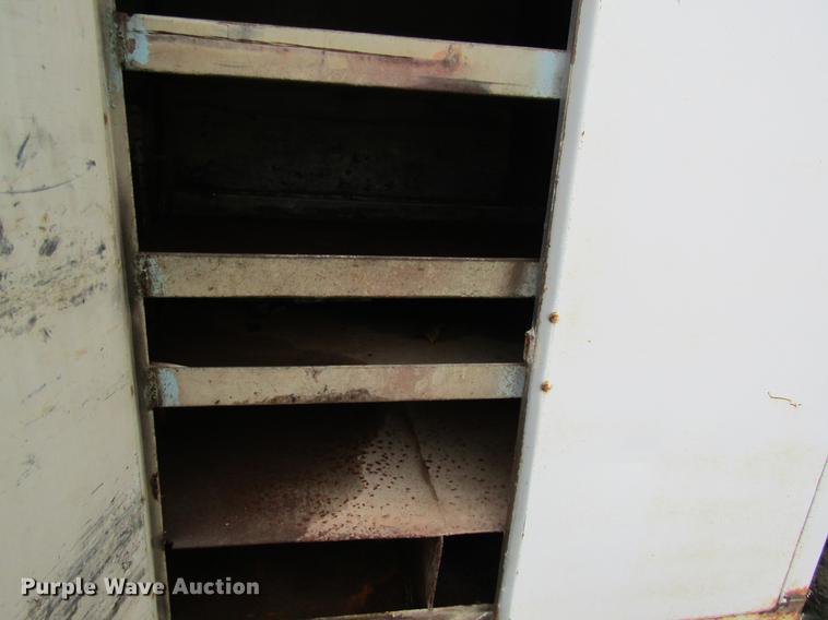 image for item DD8420 1987 Ford F700 flatbed truck