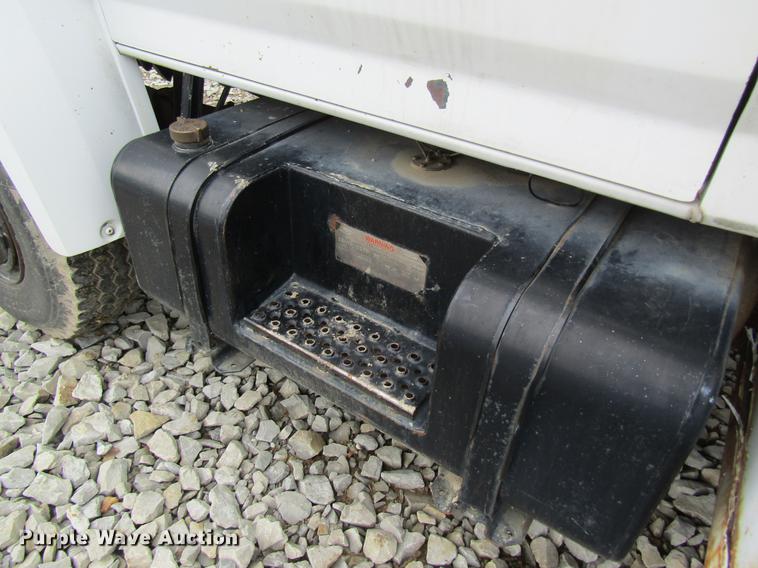 image for item DD8420 1987 Ford F700 flatbed truck