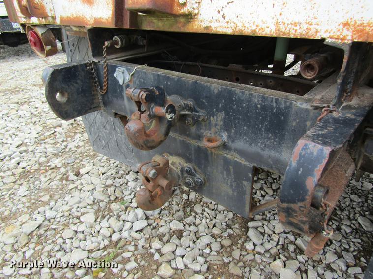 image for item DD8420 1987 Ford F700 flatbed truck