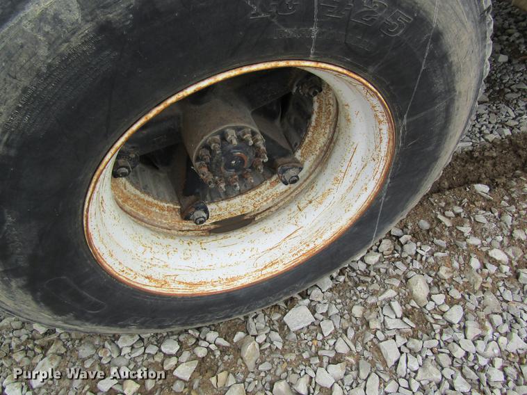 image for item DD8420 1987 Ford F700 flatbed truck