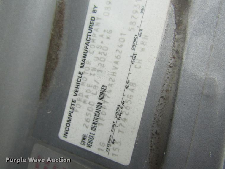 image for item DD8420 1987 Ford F700 flatbed truck