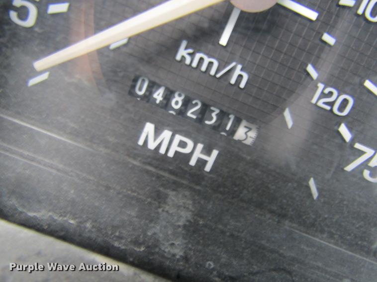 image for item DD8420 1987 Ford F700 flatbed truck