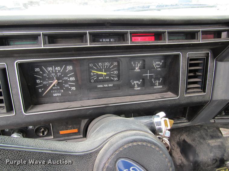 image for item DD8420 1987 Ford F700 flatbed truck