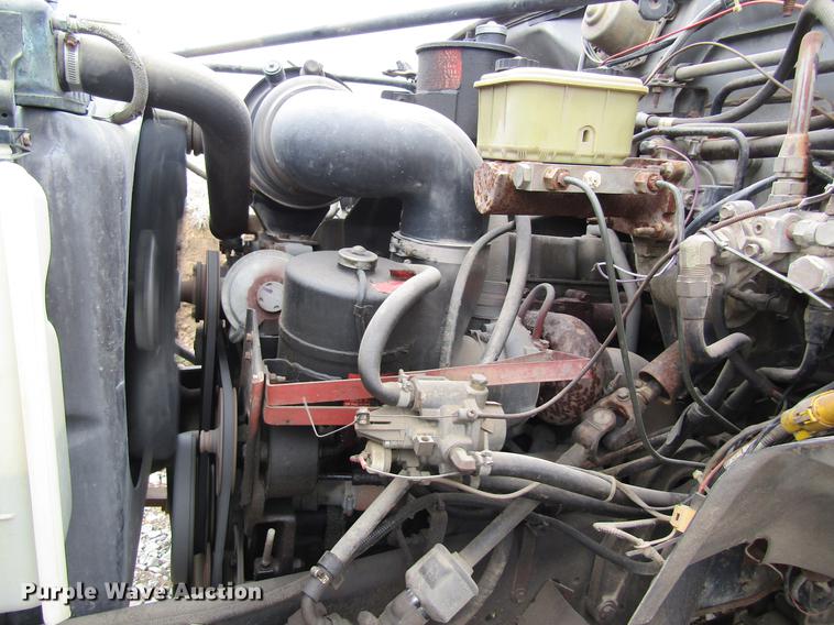 image for item DD8420 1987 Ford F700 flatbed truck