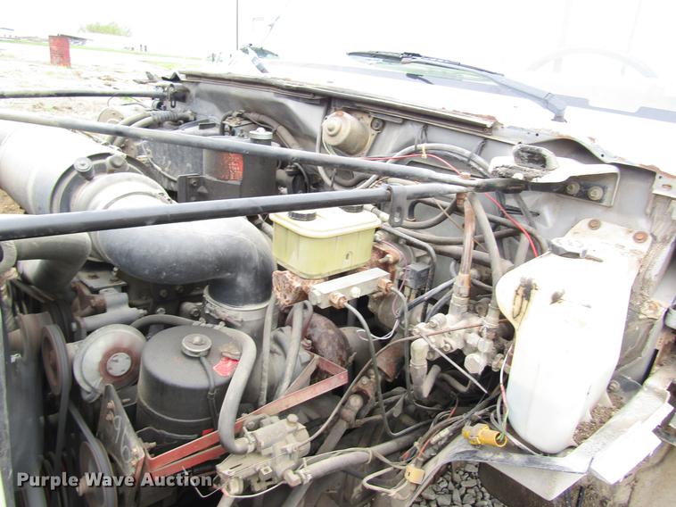 image for item DD8420 1987 Ford F700 flatbed truck