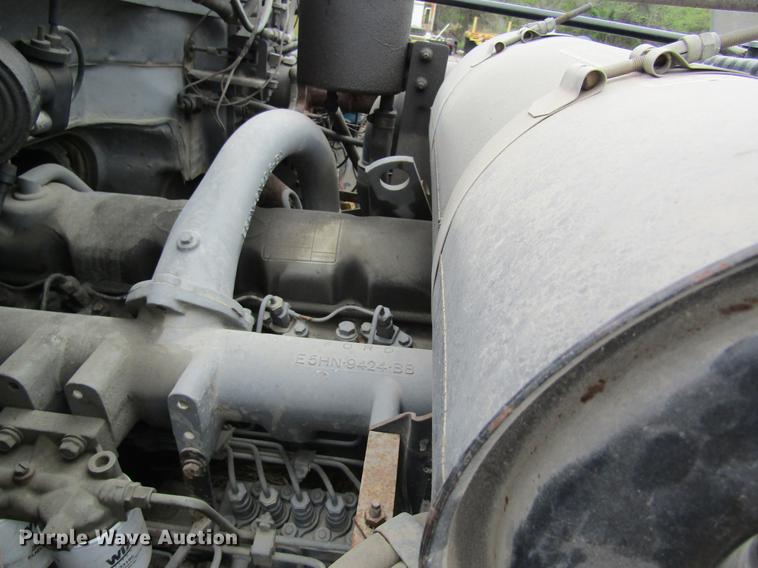 image for item DD8420 1987 Ford F700 flatbed truck