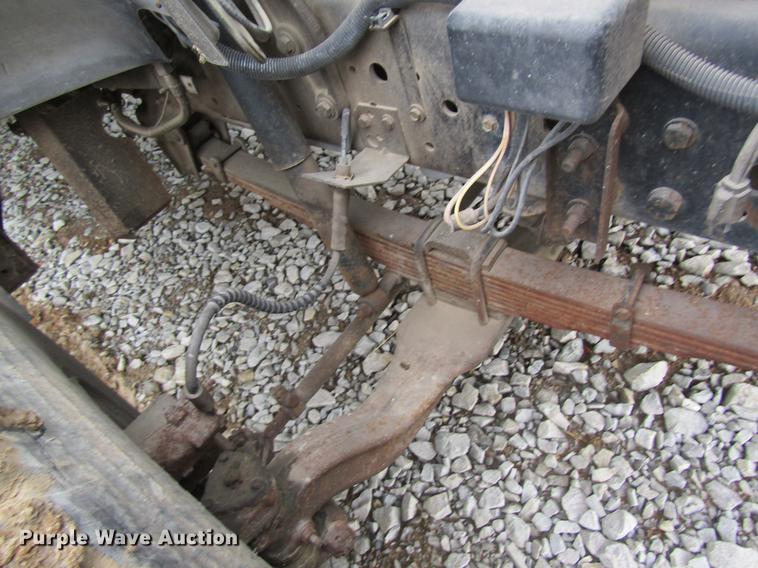 image for item DD8420 1987 Ford F700 flatbed truck