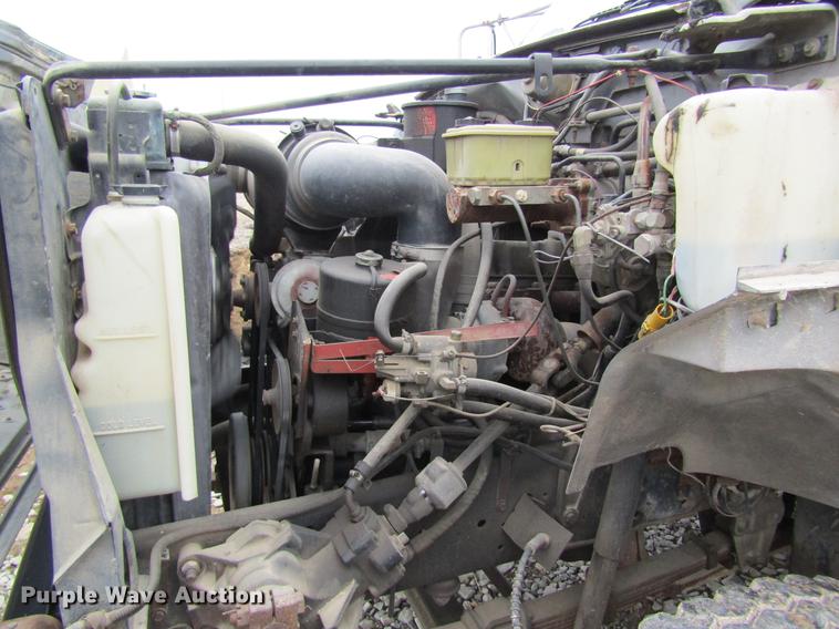 image for item DD8420 1987 Ford F700 flatbed truck