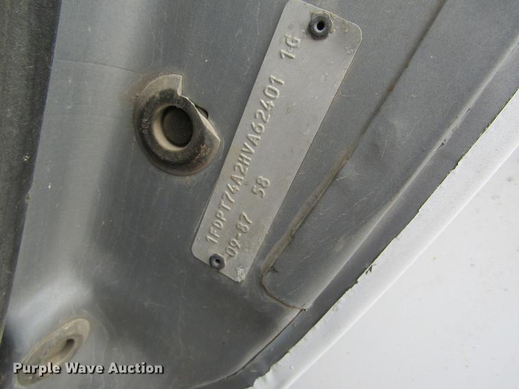 image for item DD8420 1987 Ford F700 flatbed truck