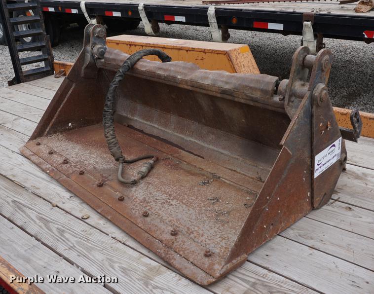 image for item DE3286 Bobcat four way skid steer bucket