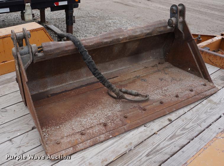 image for item DE3286 Bobcat four way skid steer bucket