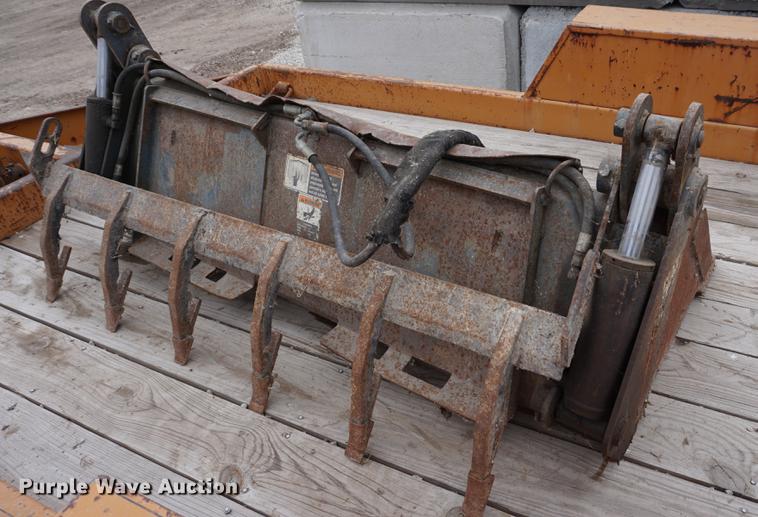 image for item DE3286 Bobcat four way skid steer bucket