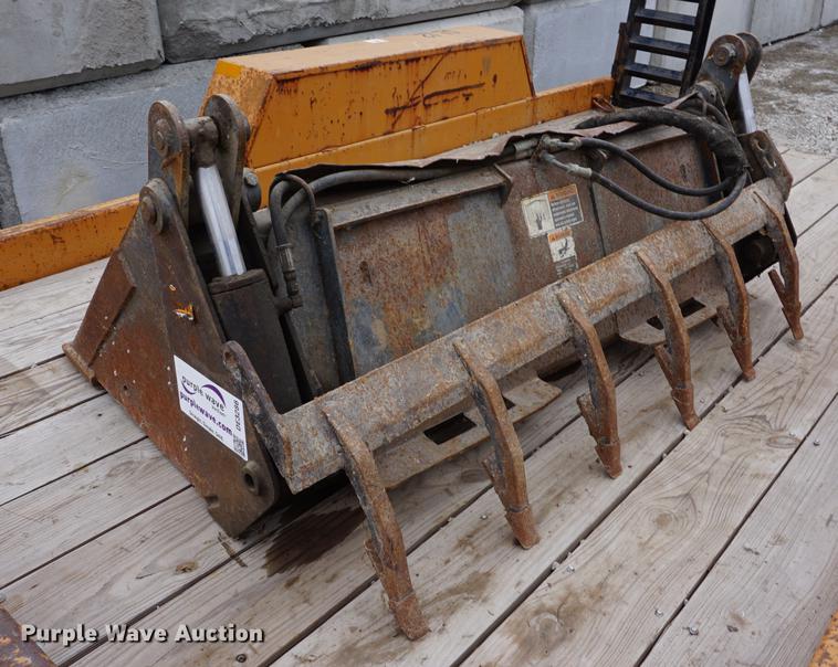 image for item DE3286 Bobcat four way skid steer bucket