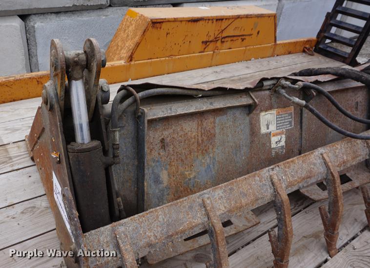 image for item DE3286 Bobcat four way skid steer bucket