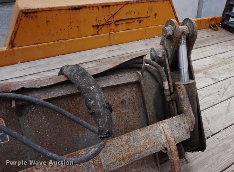 image for item DE3286 Bobcat four way skid steer bucket