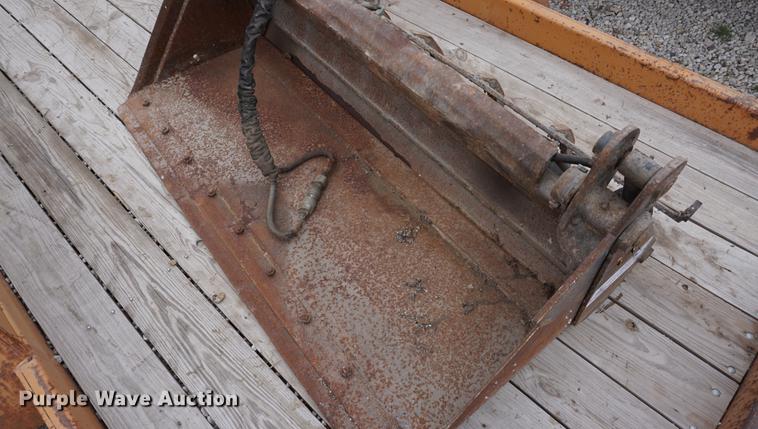 image for item DE3286 Bobcat four way skid steer bucket