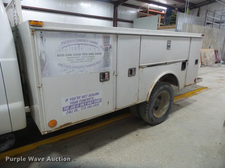 image for item DE3627 1999 Ford F450 utility truck