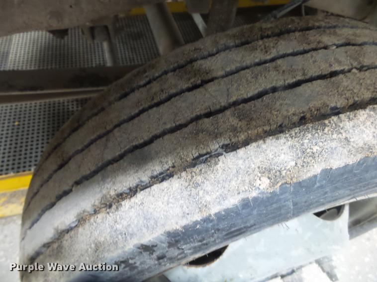 image for item DE3627 1999 Ford F450 utility truck