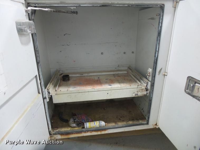 image for item DE3627 1999 Ford F450 utility truck