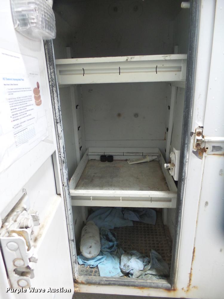 image for item DE3627 1999 Ford F450 utility truck