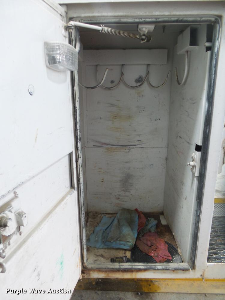 image for item DE3627 1999 Ford F450 utility truck